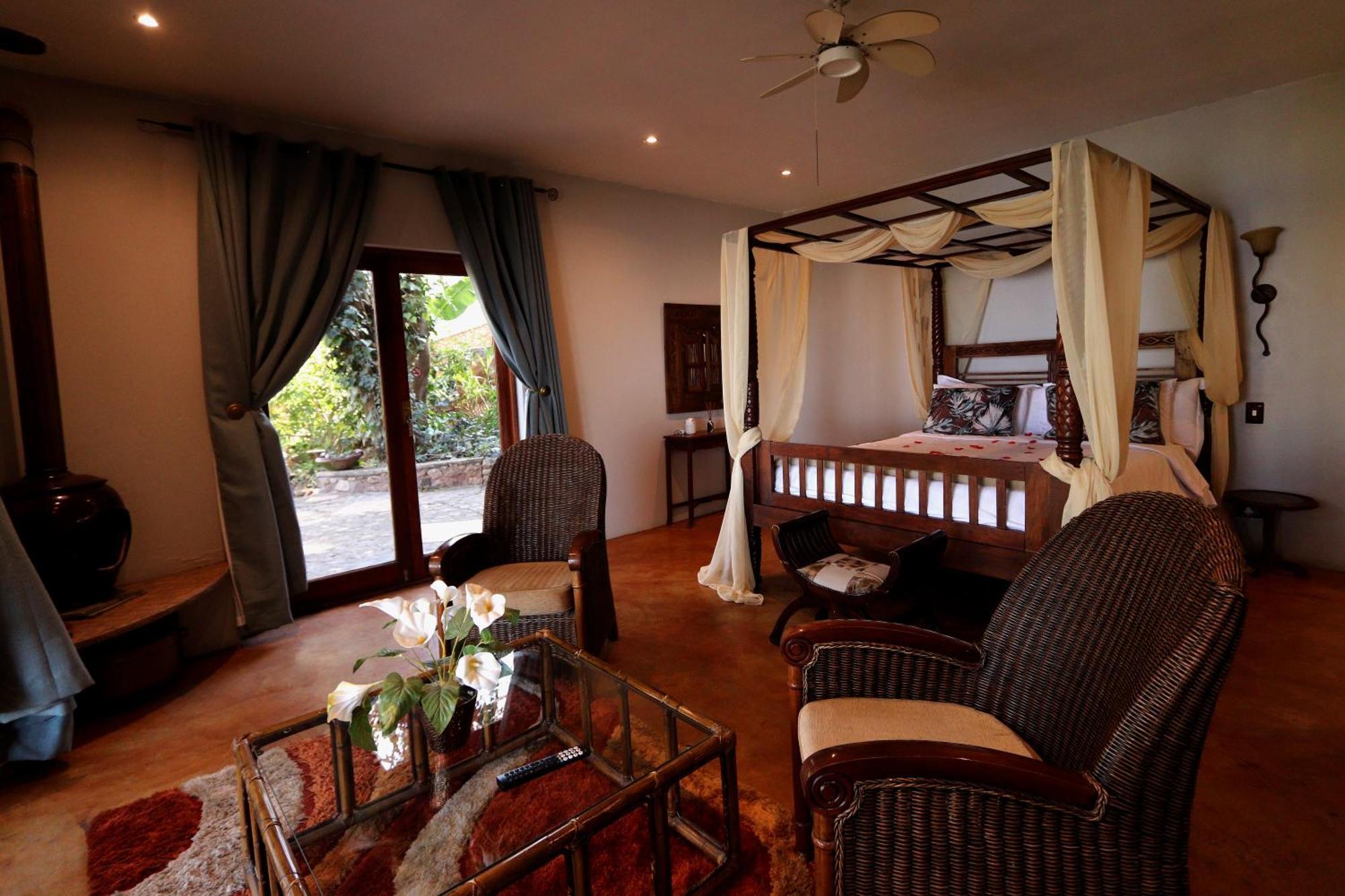 Bali At Scenic Haven Lodge In Хартбиспурт Экстерьер фото