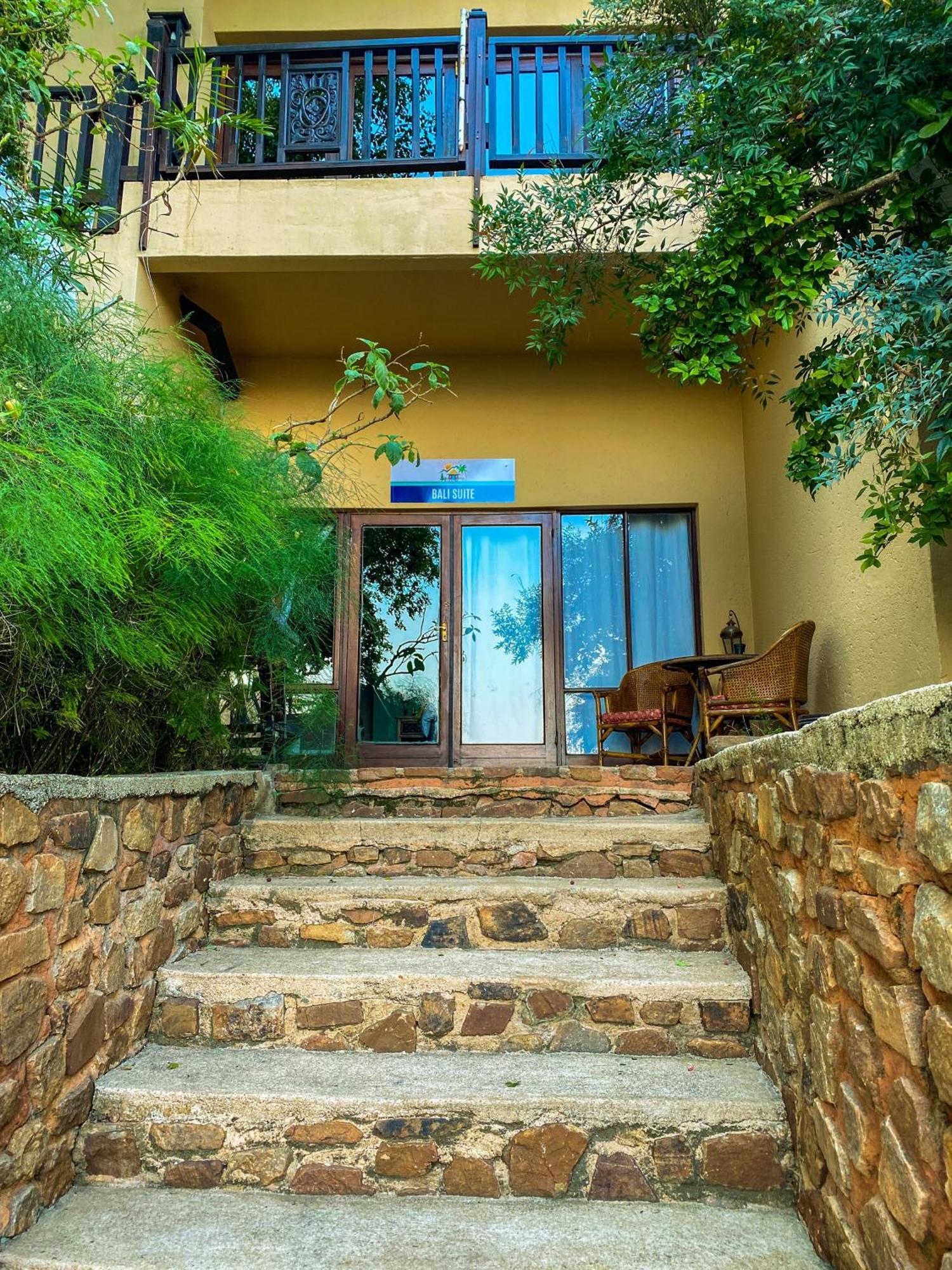 Bali At Scenic Haven Lodge In Хартбиспурт Экстерьер фото